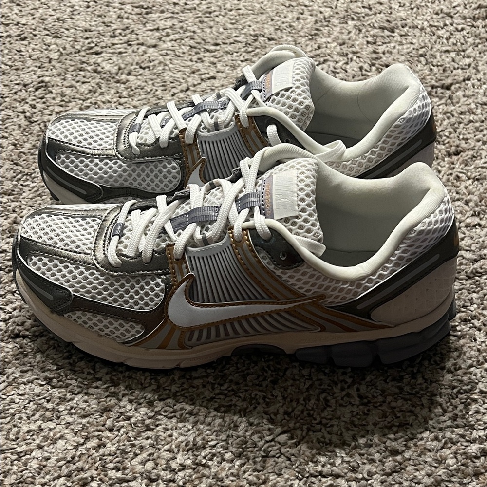 New Without Box Nike Vomero Mesh Sneakers in White and Gold